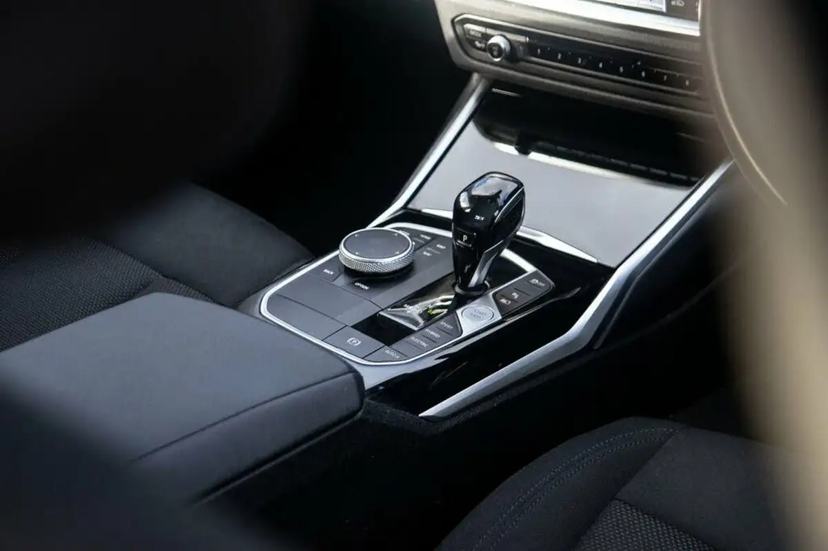 2020-bmw-3-series-20-330e-se-pro-saloon-4d-big-21