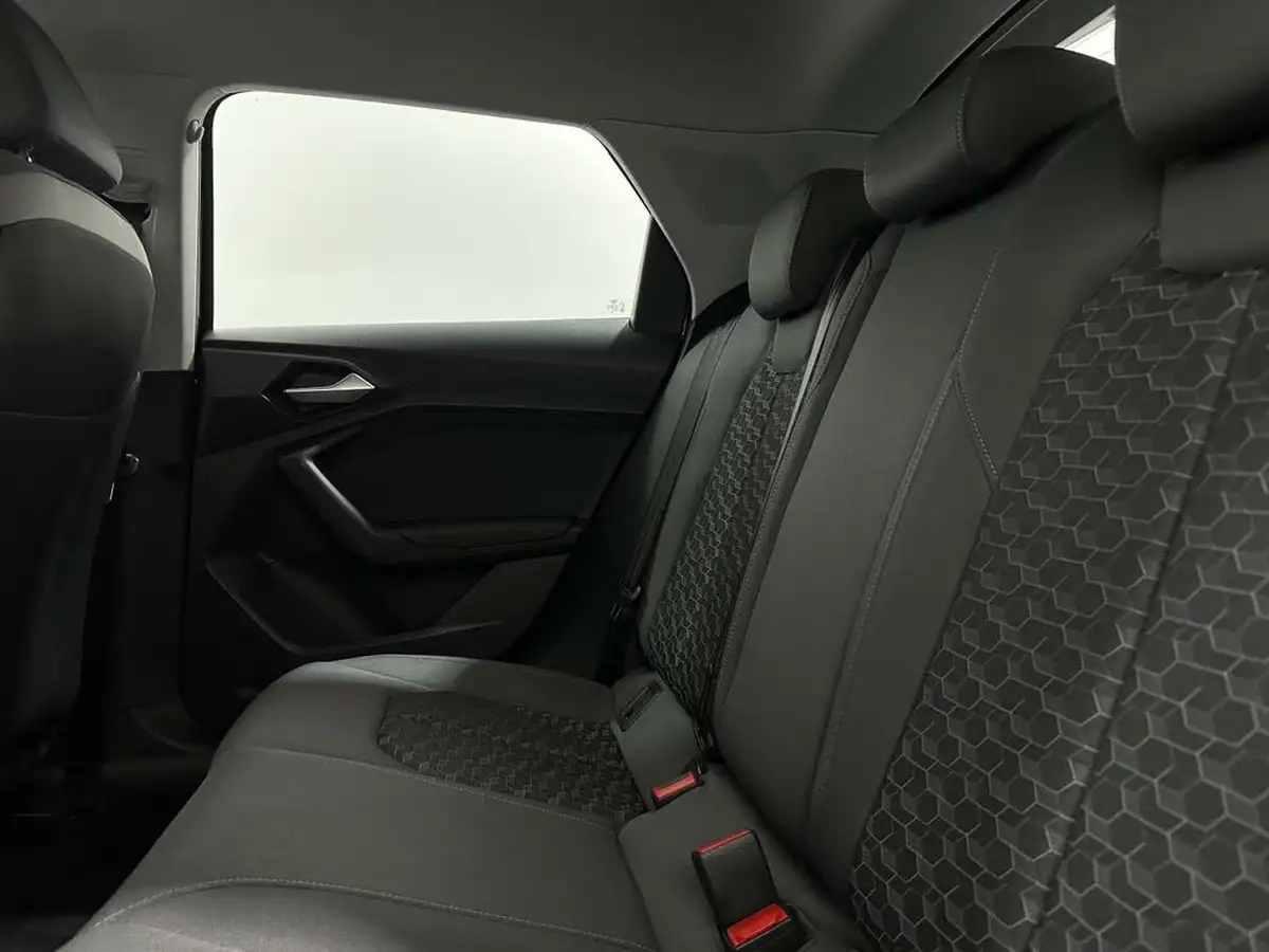 2019-audi-a1-10-30-tfsi-sport-big-36