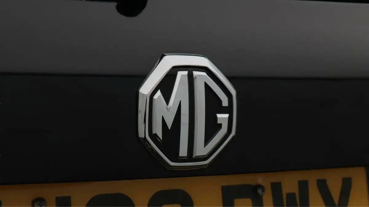 2022-mg-hs-15t-gdi-excite-162ps-big-20