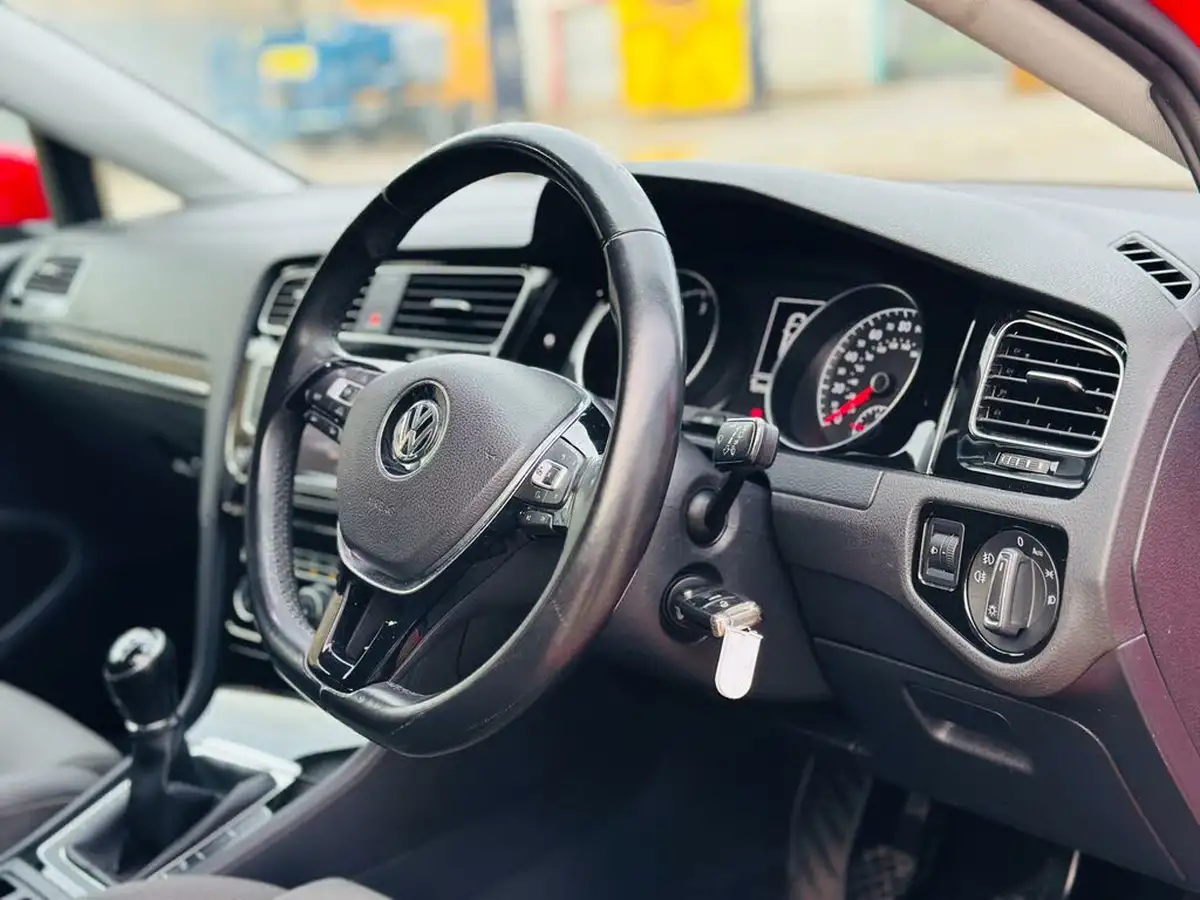 2015-volkswagen-golf-20tdi-gt-hatchback-5d-big-48