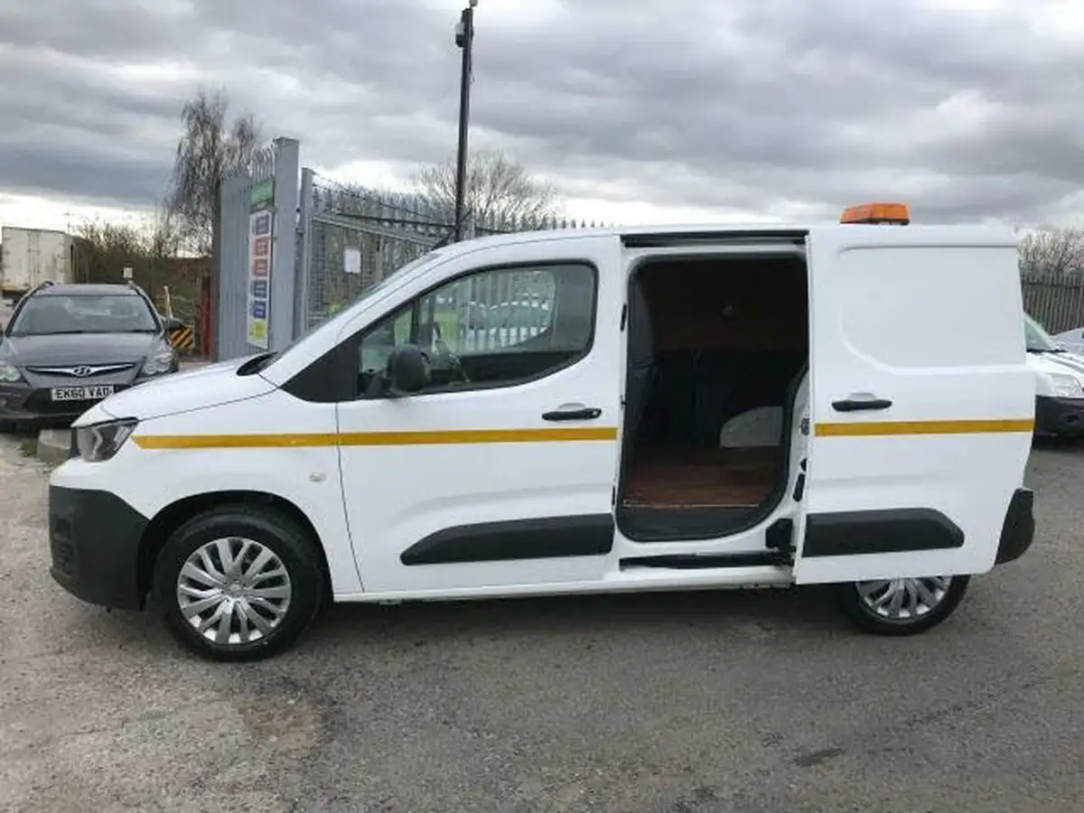 2019-peugeot-partner-16bluehdi-1000-professional-big-7