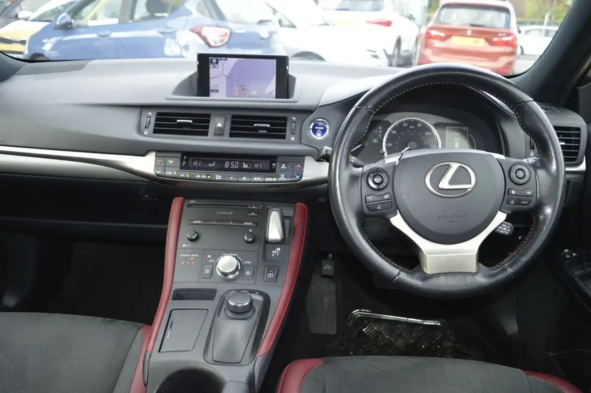 2019-lexus-ct-200h-18-ct-big-12