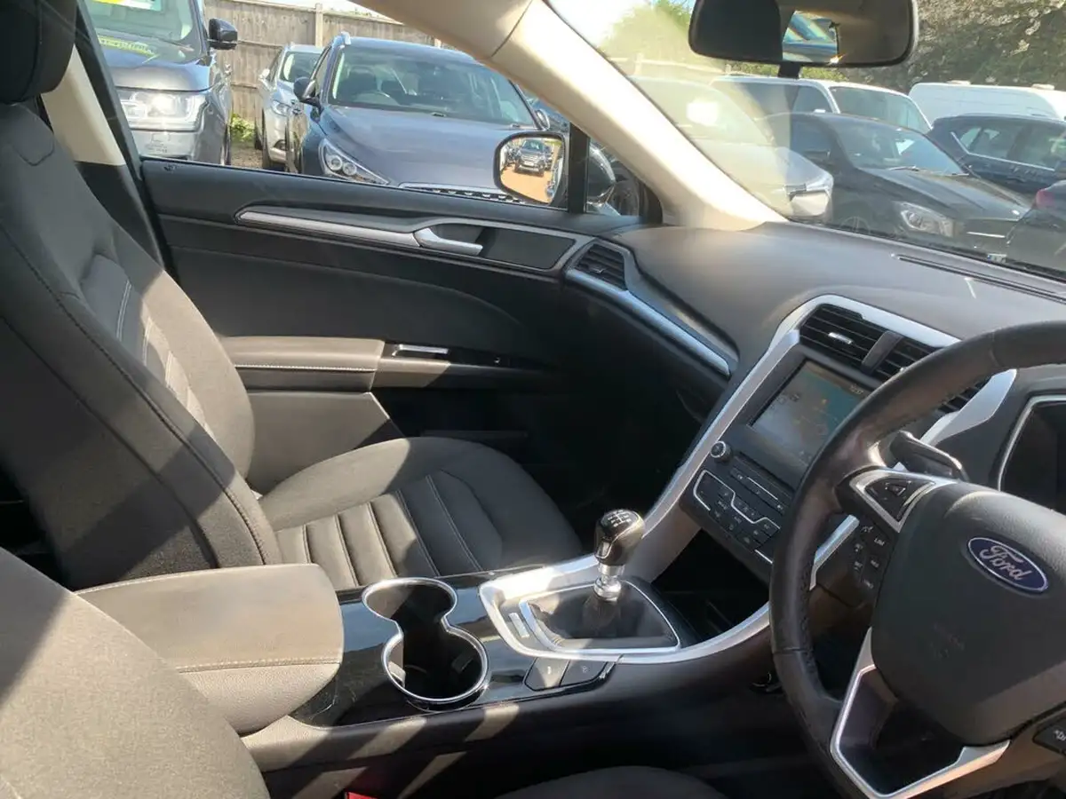 2015-ford-mondeo-20tdci-zetec-econetic-estate-big-18