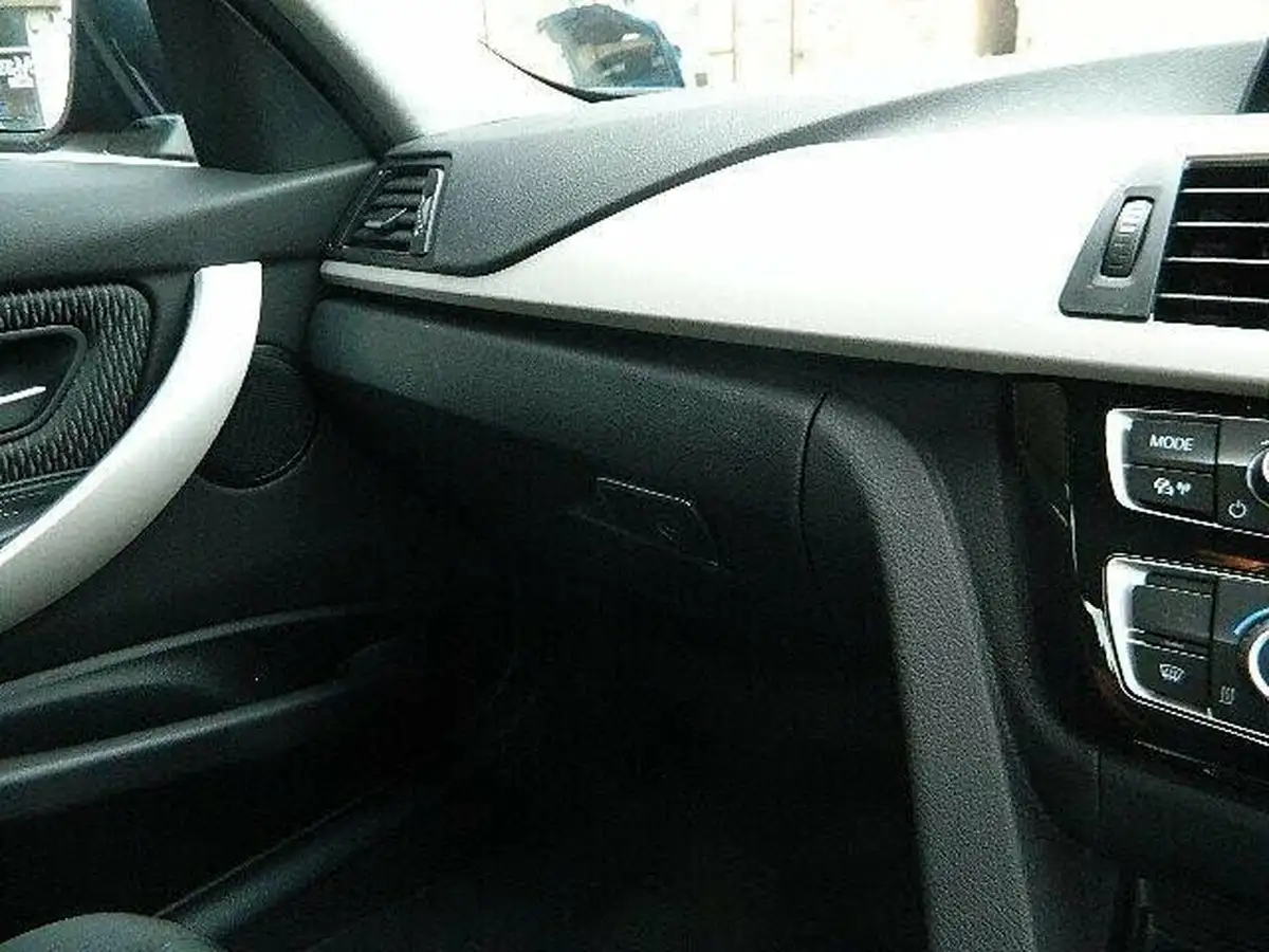 2018-bmw-3-series-20-320i-se-saloon-4d-big-42