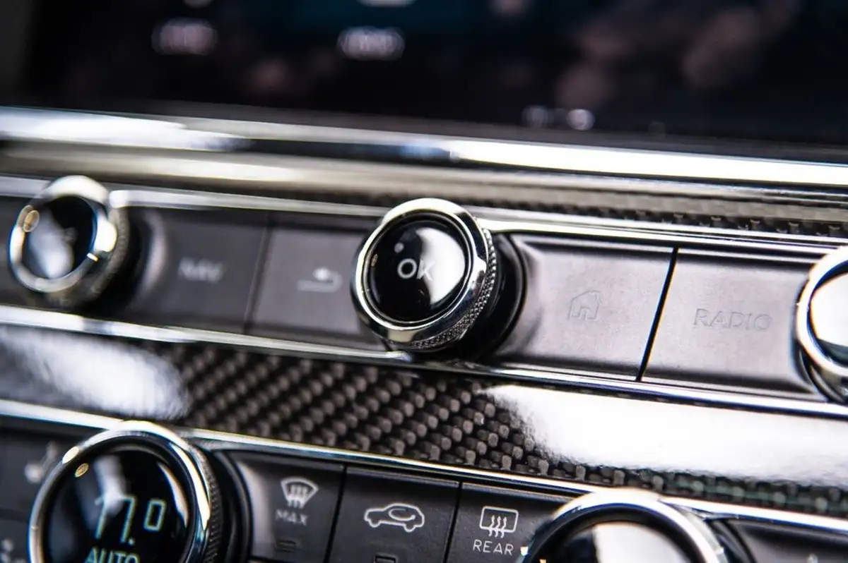 2023-bentley-bentayga-30-hybrid-big-44