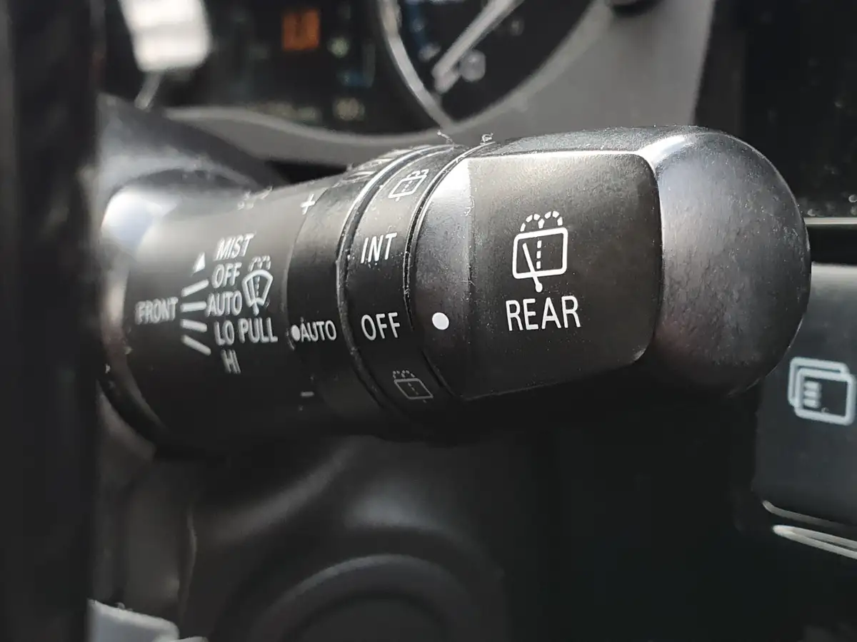 2015-mitsubishi-outlander-20-gx4h-phev-big-27