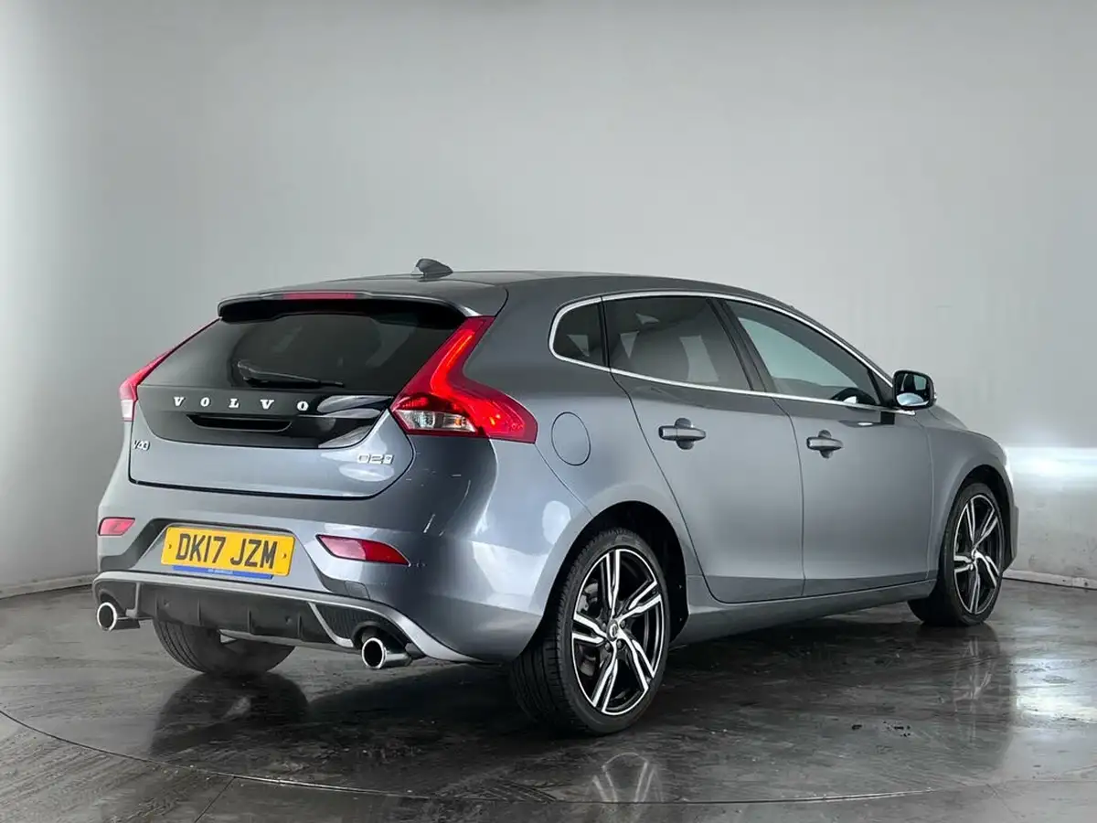 2017-volvo-v40-20td-d2-r-design-pro-geartronic-big-1