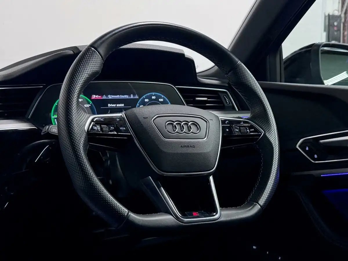 2022-audi-e-tron-50e-black-edition-station-wagon-big-34