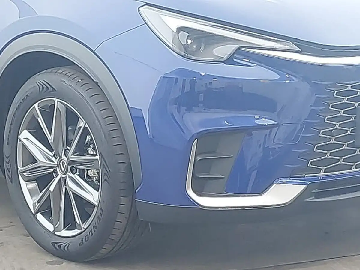 2024-lexus-lbx-15-premium-plus-big-8