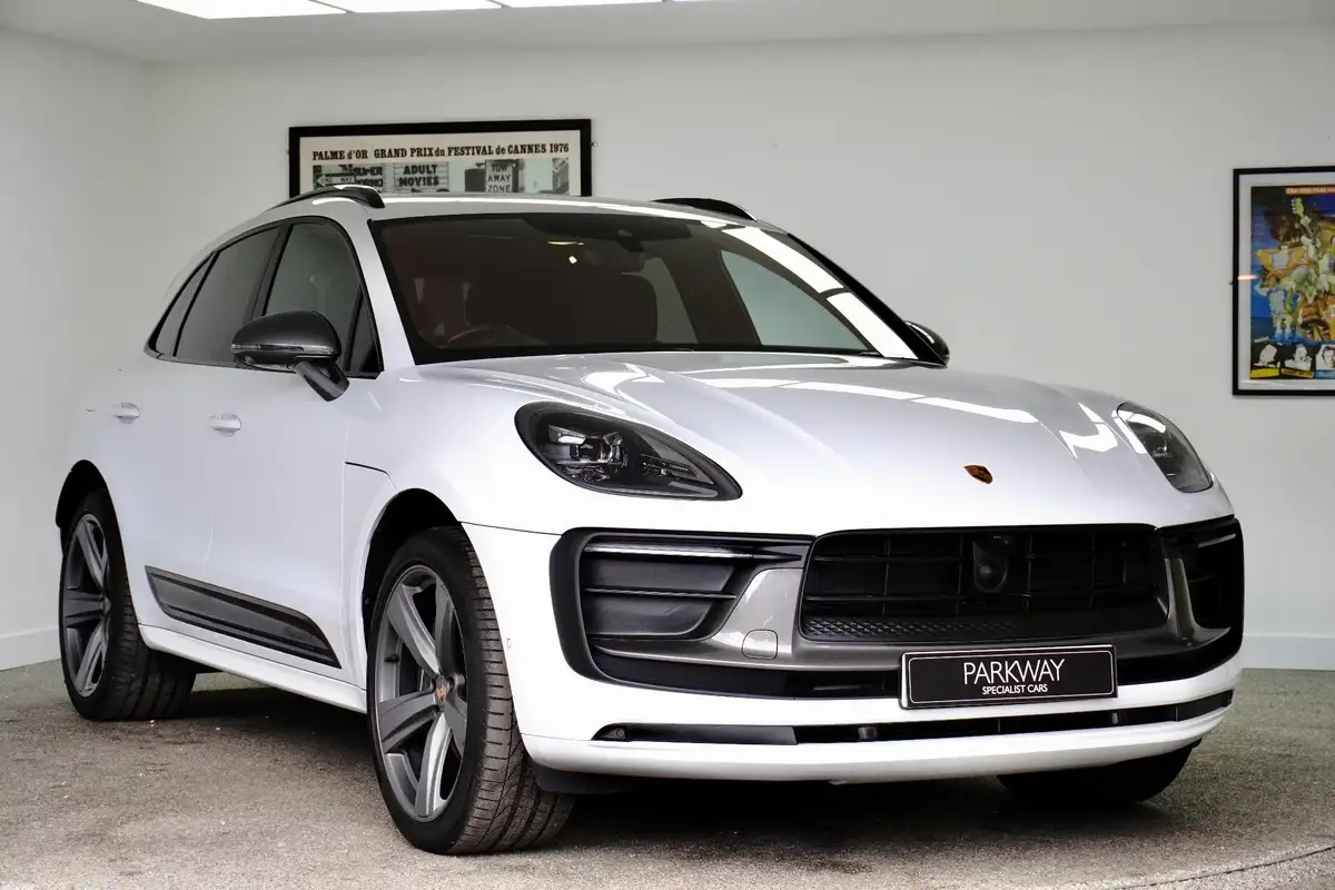 2022-porsche-macan-20-big-31