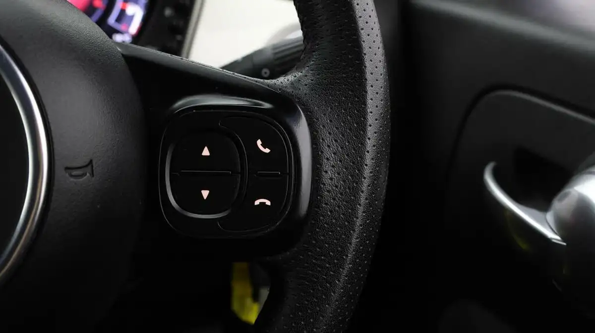 2017-abarth-595-14-tjet-big-21