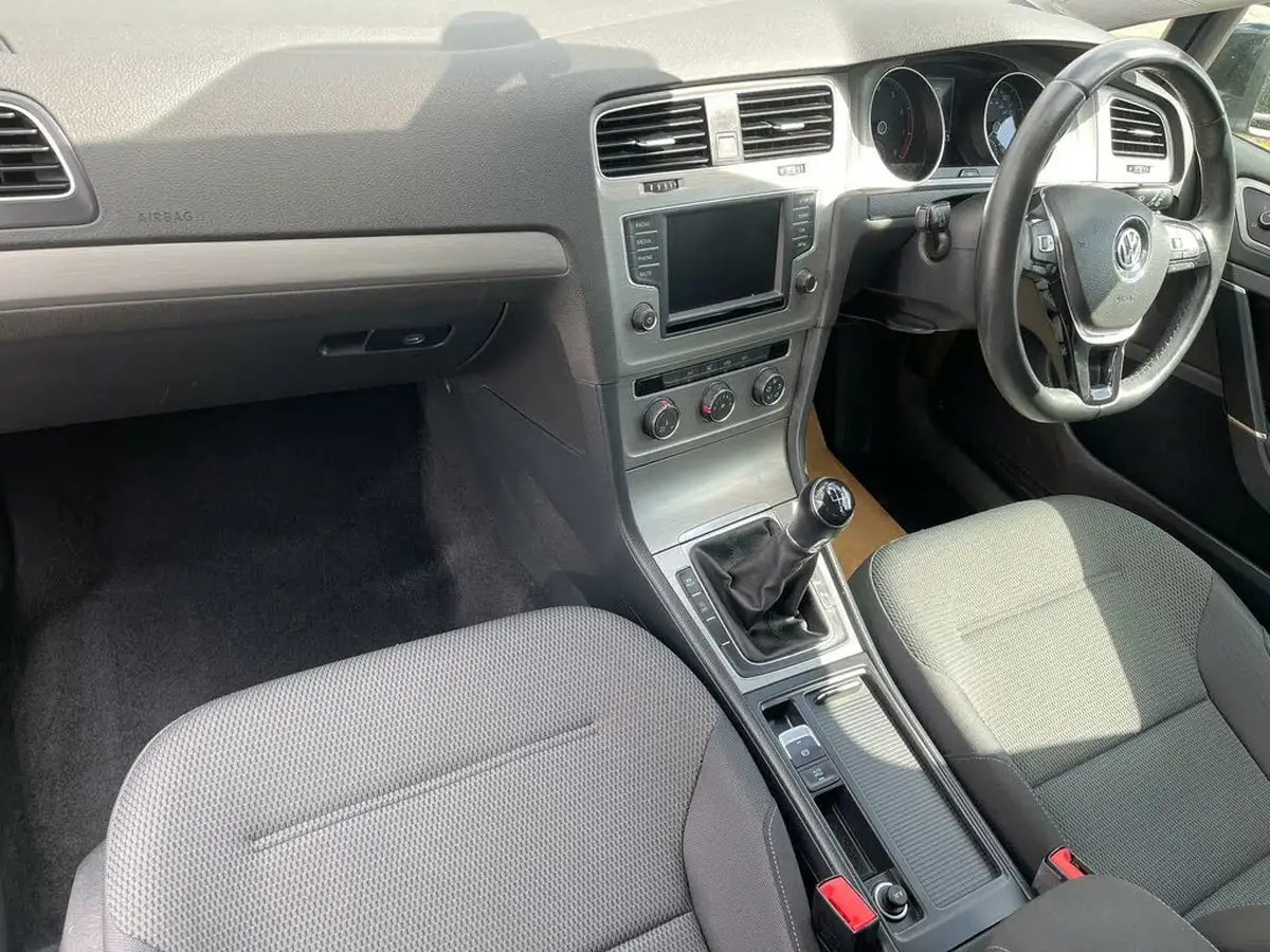 2015-volkswagen-golf-14-match-5d-big-19
