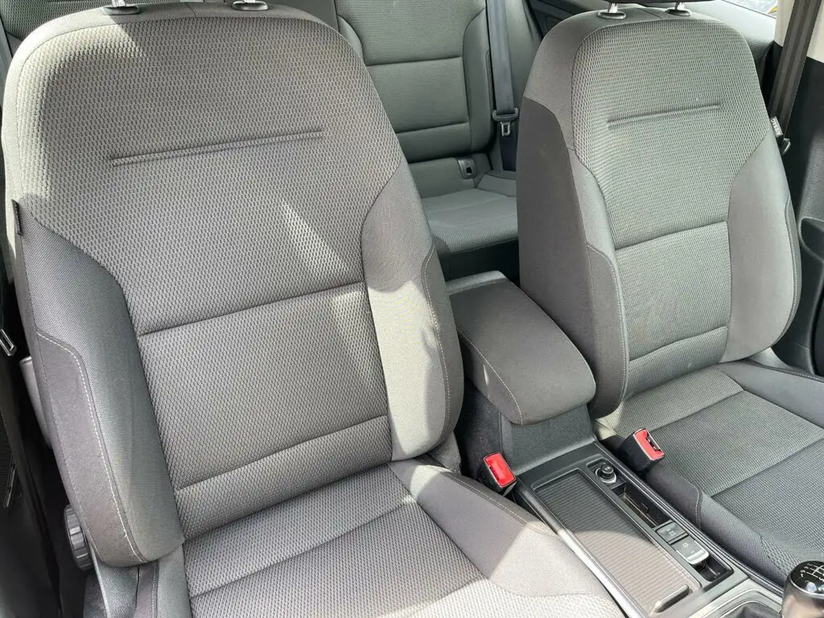 2015-volkswagen-golf-14-match-5d-big-47