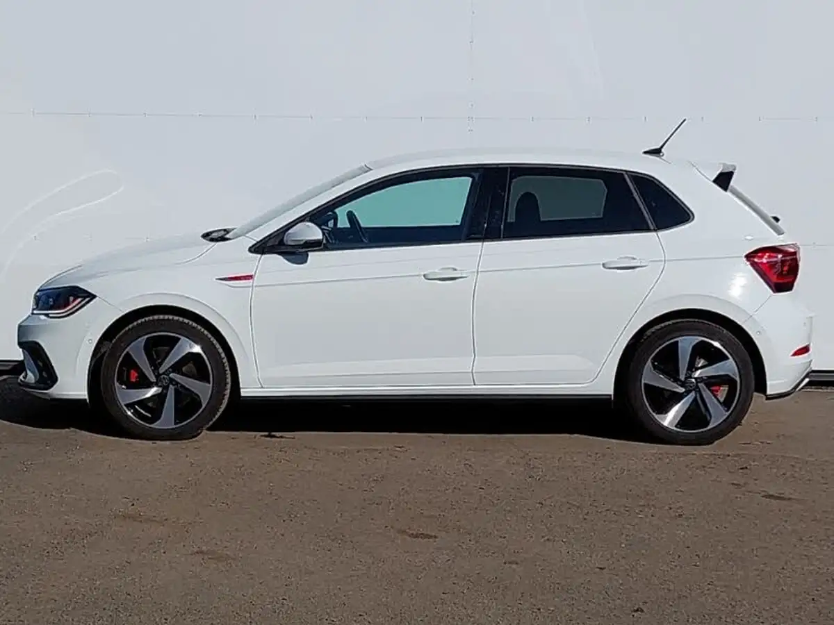 2022-volkswagen-polo-20-tsi-gti-big-3