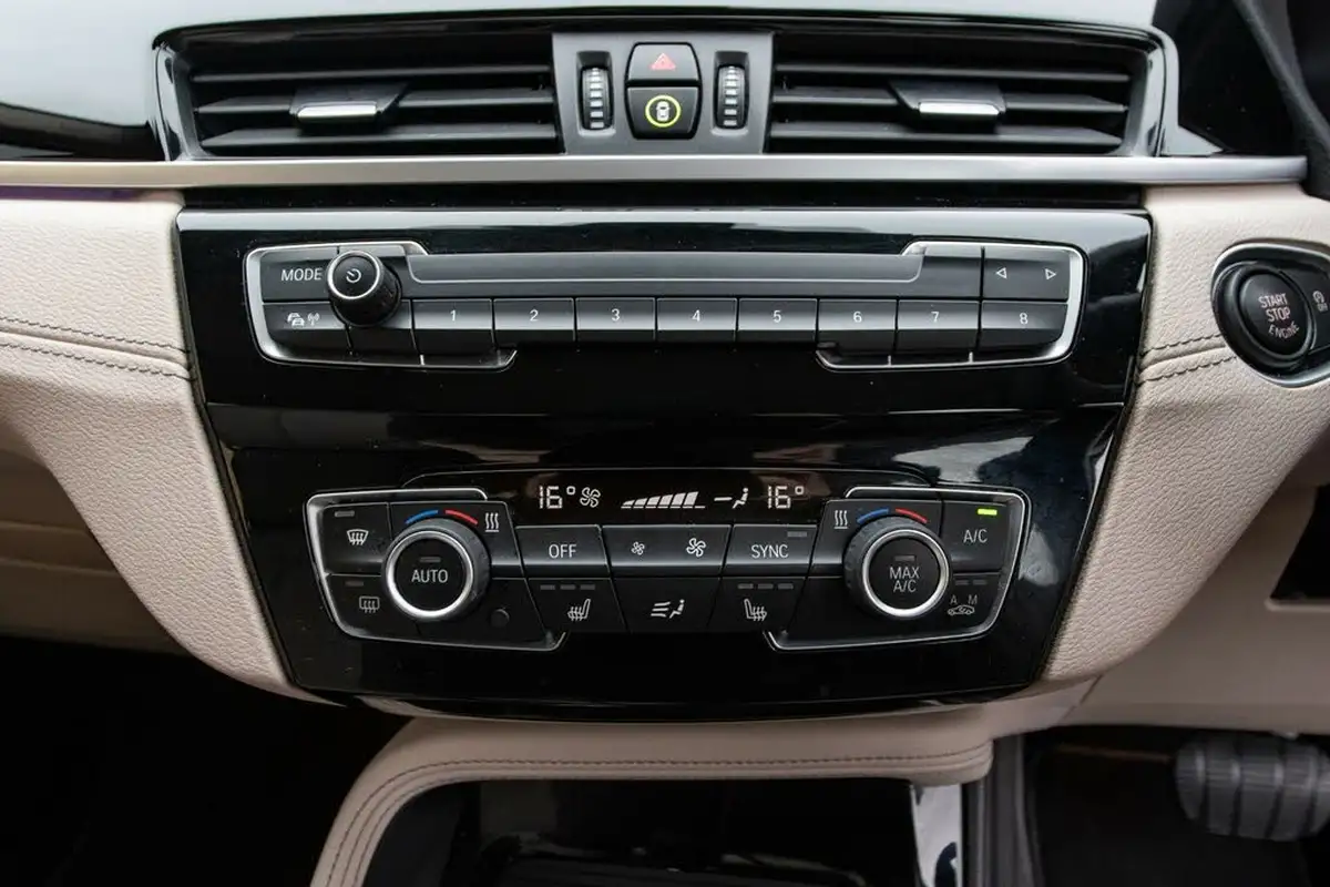 2022-bmw-x1-20-sdrive20i-xline-big-31