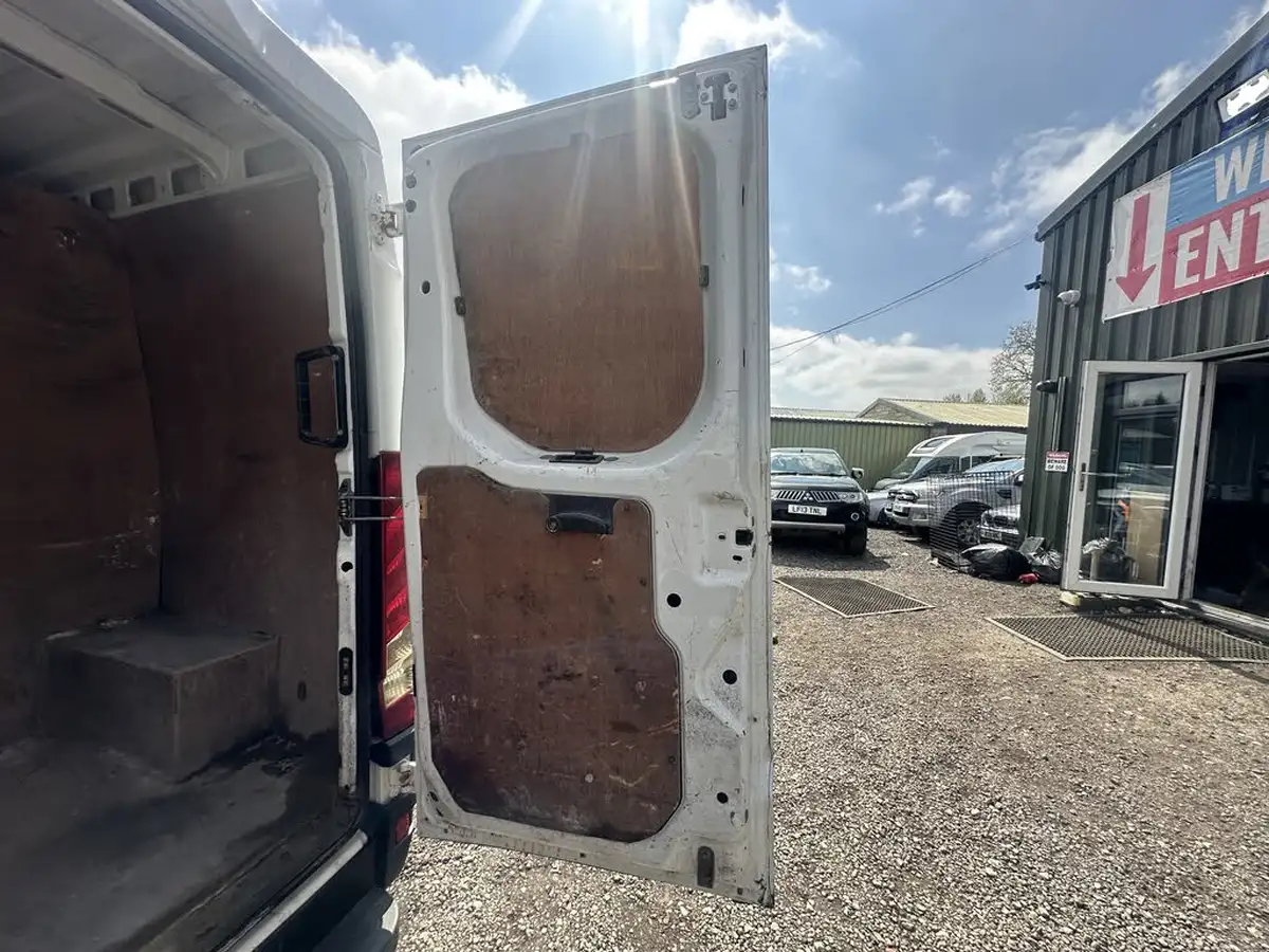 2015-iveco-daily-s-class-23td-35s13v-3000-h1-panel-big-14