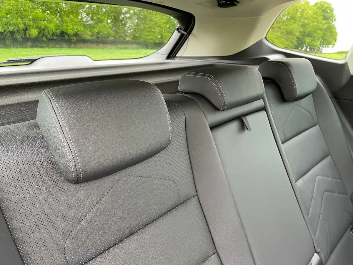 2023-bmw-x1-20td-sdrive18d-xline-big-27