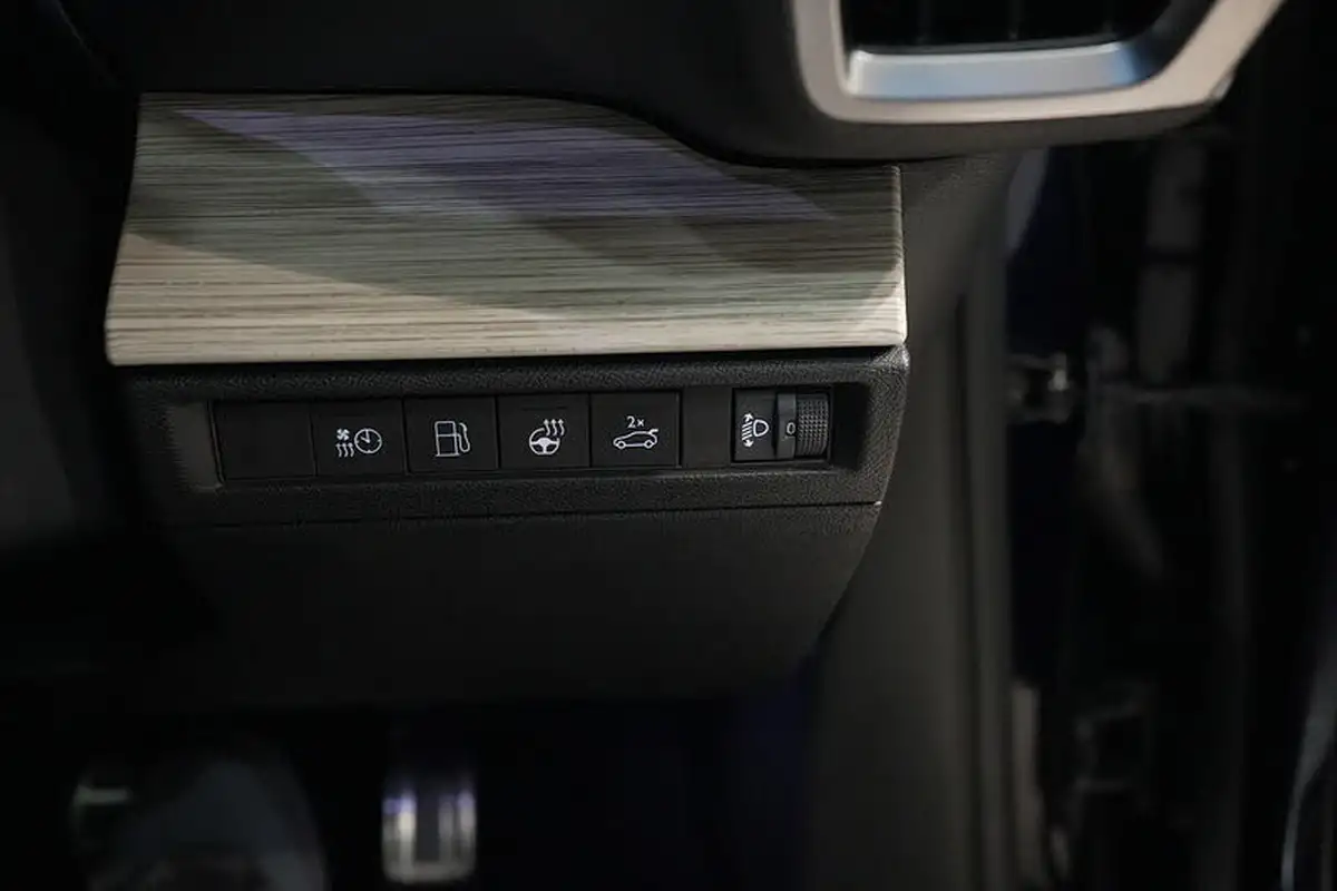 2024-citroen-c5-x-16-puretech-hypnos-big-32