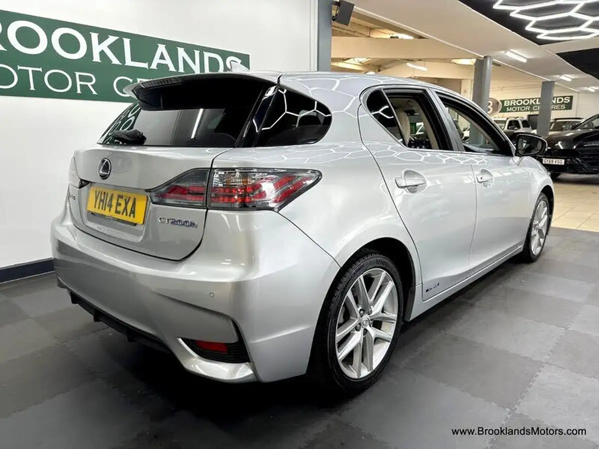 2014-lexus-ct-200h-18-luxury-big-11