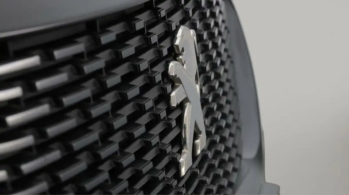 2023-peugeot-2008-suv-e-gt-136bhp-50kwh-station-wagon-big-4