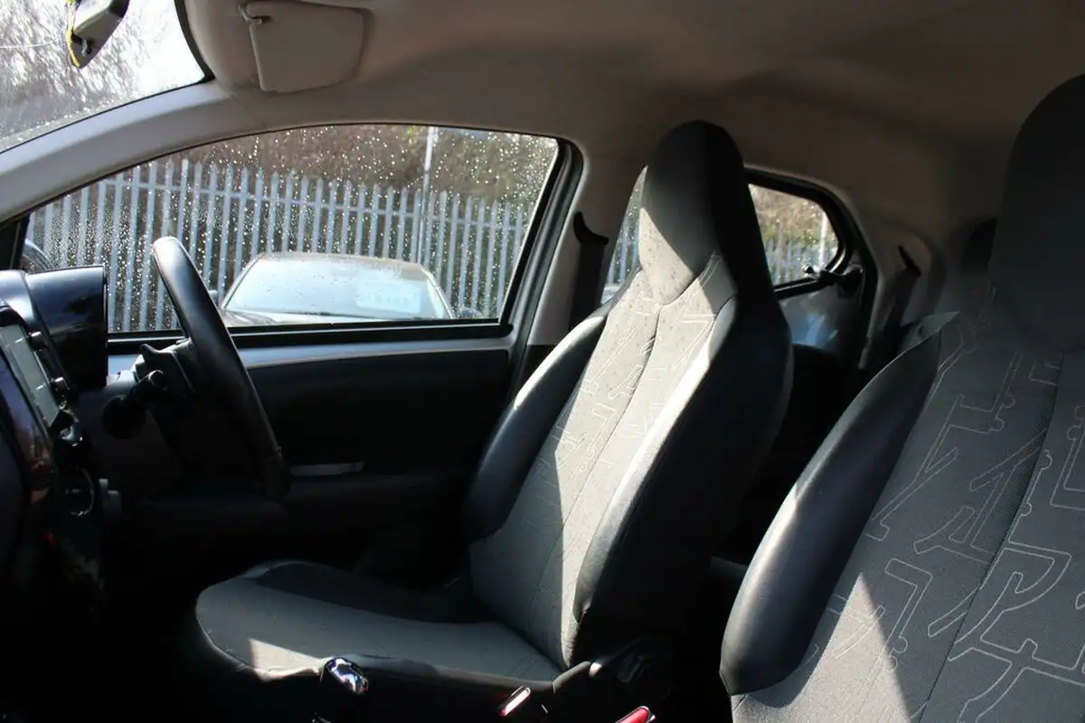 2016-toyota-aygo-10-vvt-i-x-pression-5d-x-shift-big-12
