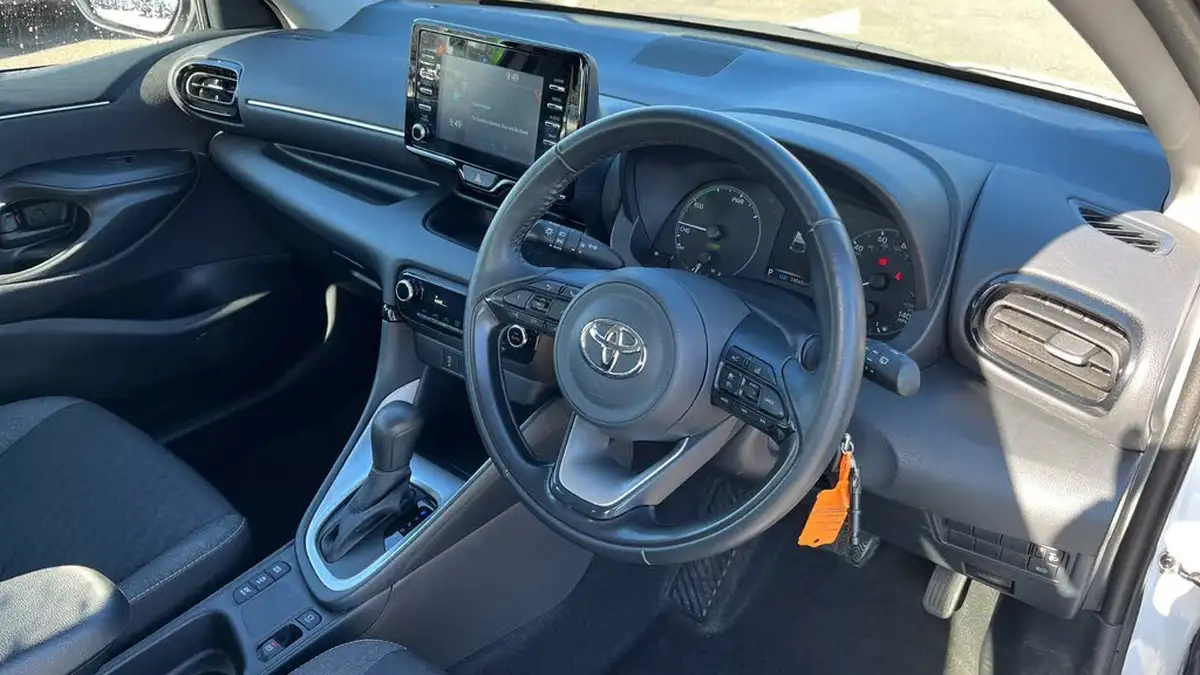 2022-toyota-yaris-15-vvt-i-icon-big-22