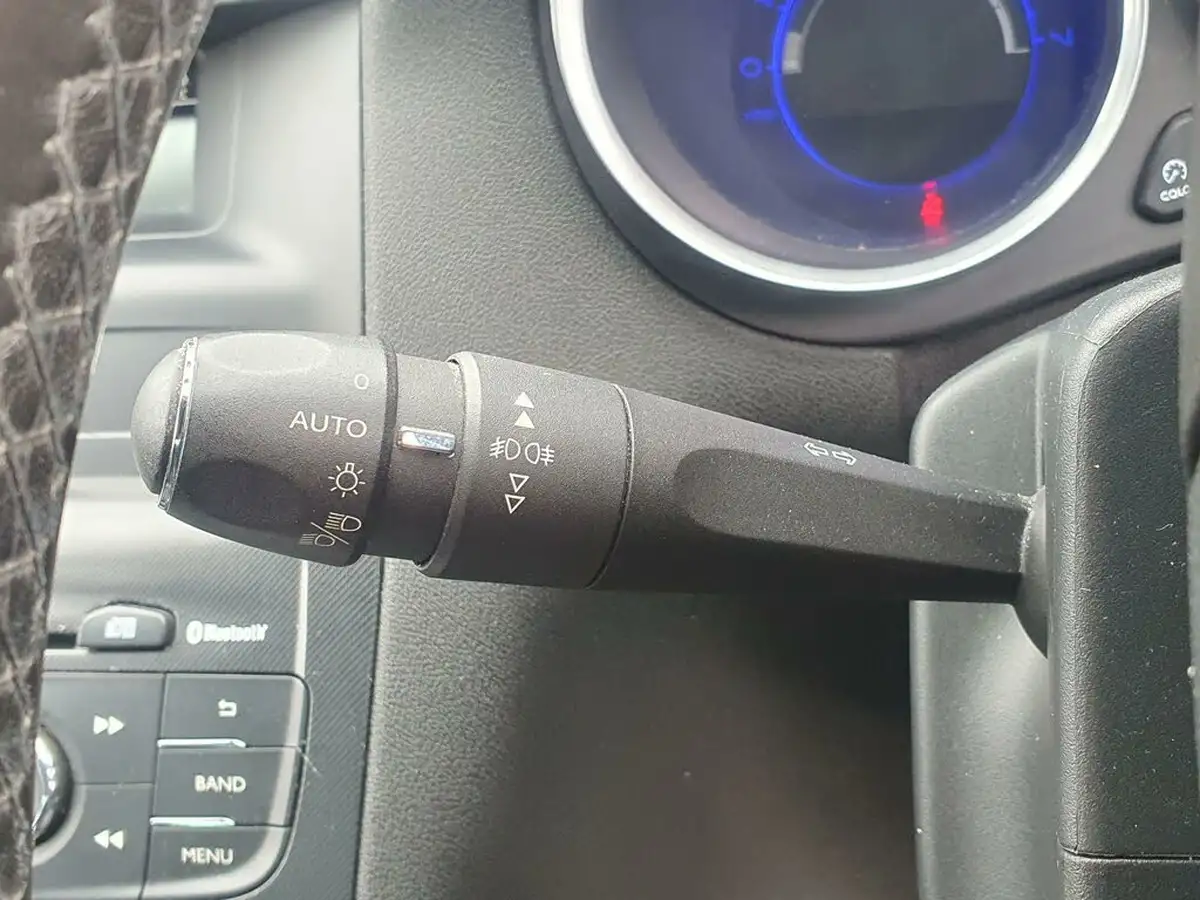 2013-citroen-ds4-20hdi-dsport-big-38