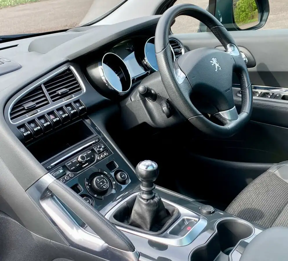 2016-peugeot-3008-crossover-16bluehdi-allure-big-17
