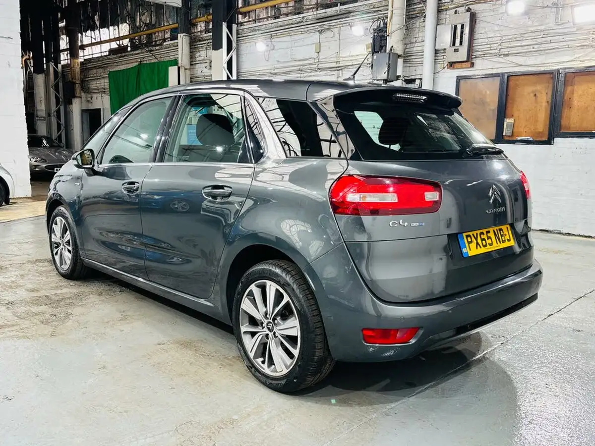 2015-citroen-c4-picasso-16bluehdi-exclusive-eat6-big-6