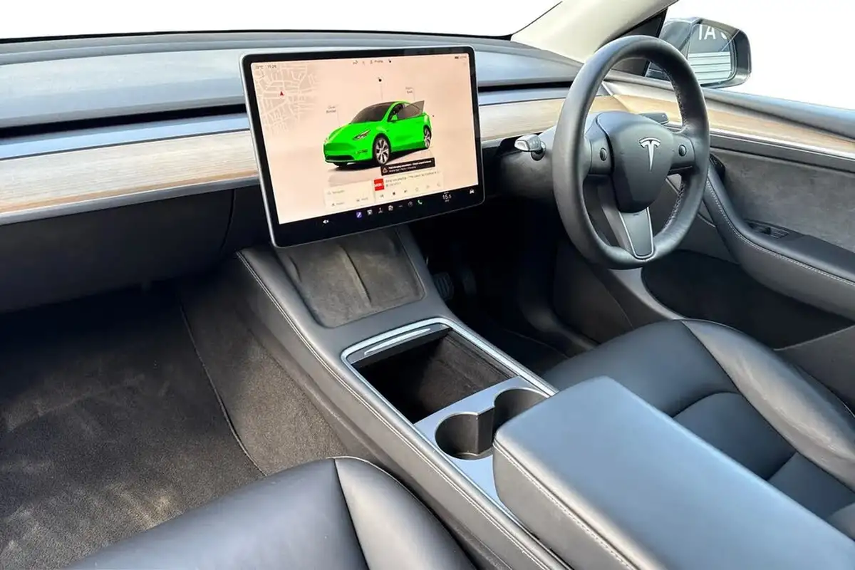 2022-tesla-model-y-e-long-range-big-14