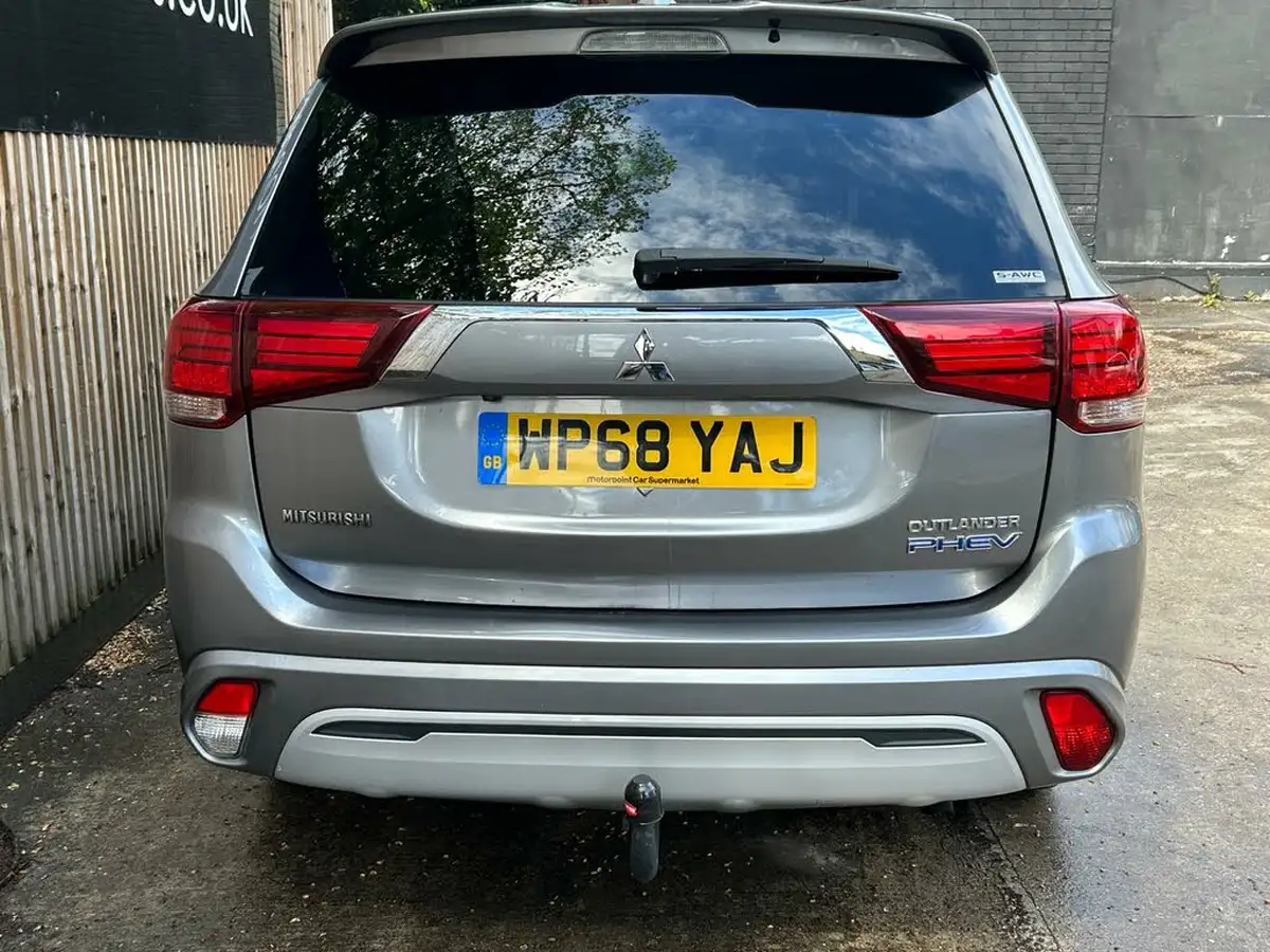 2018-mitsubishi-outlander-24-4h-phev-big-17
