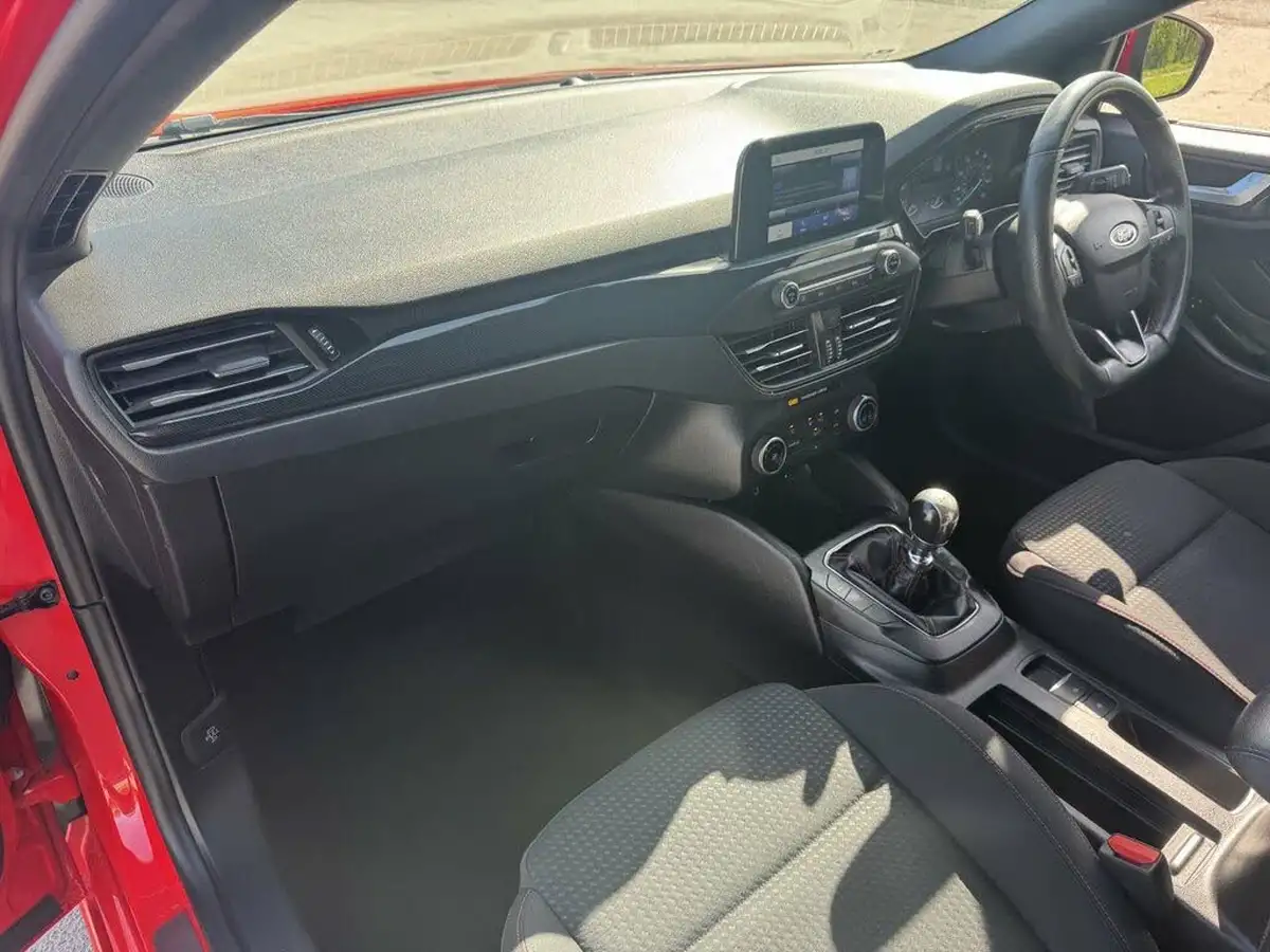 2019-ford-focus-10t-st-line-hatchback-big-25