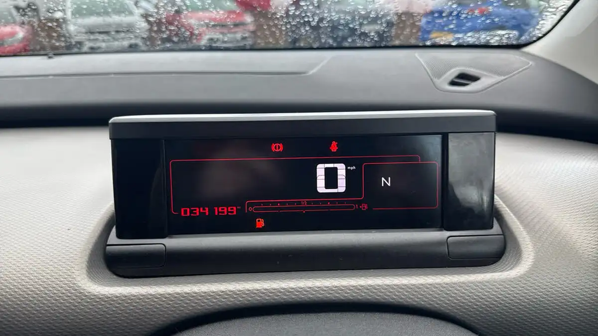 2017-citroen-c4-cactus-12-puretech-flair-82ps-ss-etg-big-12
