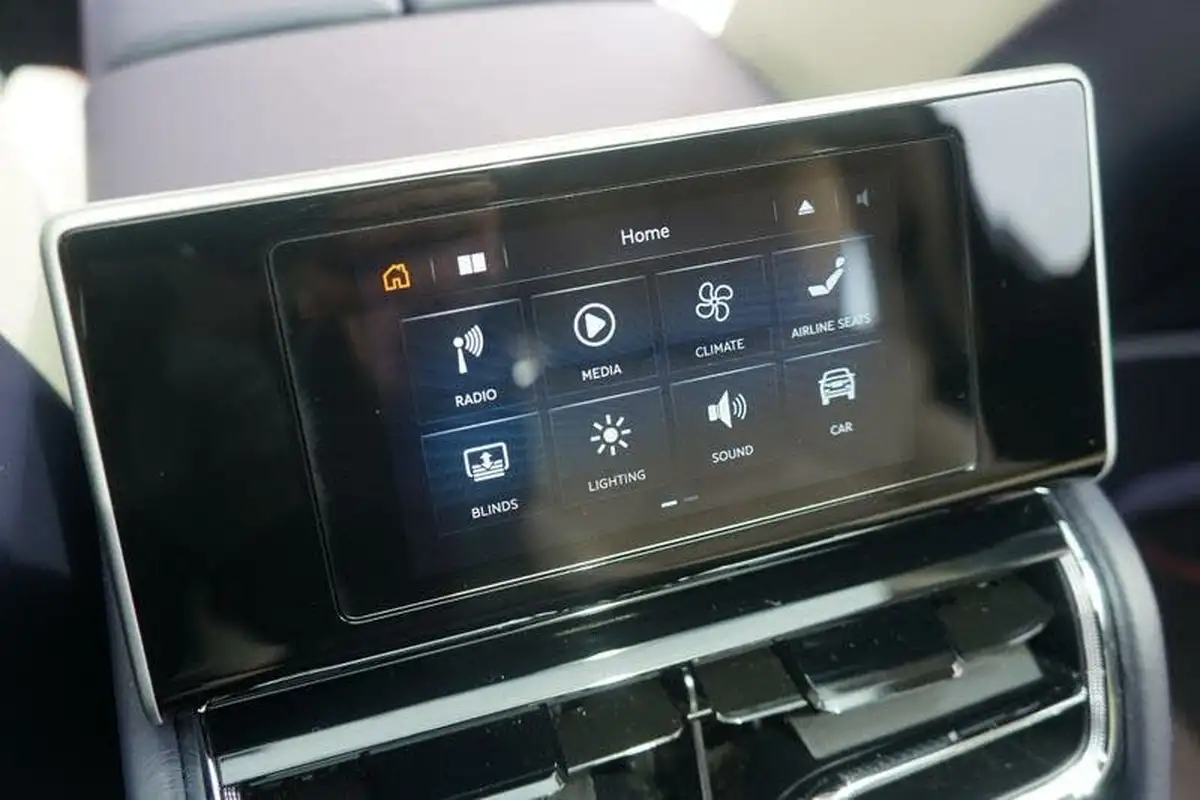 2024-bentley-bentayga-big-31