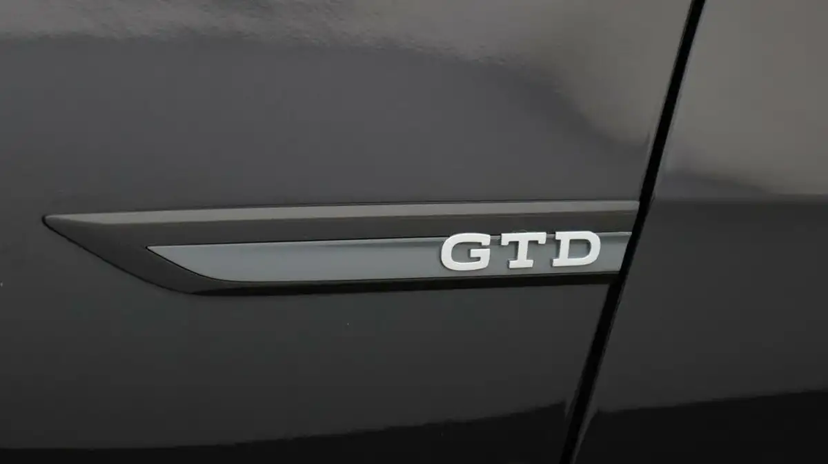 2022-volkswagen-golf-20tdi-gtd-big-20