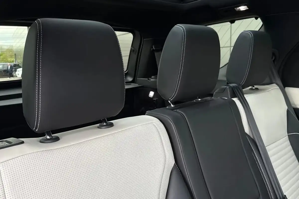 2024-land-rover-discovery-30-d300-dynamic-hse-big-34