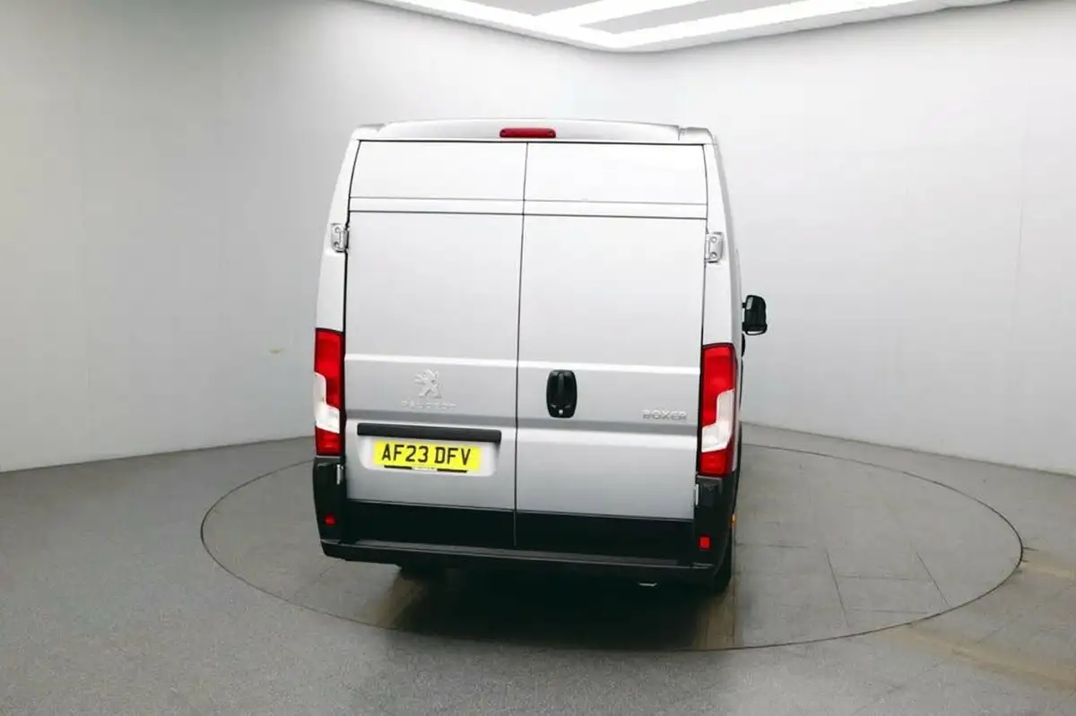 2023-peugeot-boxer-22-bluehdi-professional-premium-435-l4h2-big-5