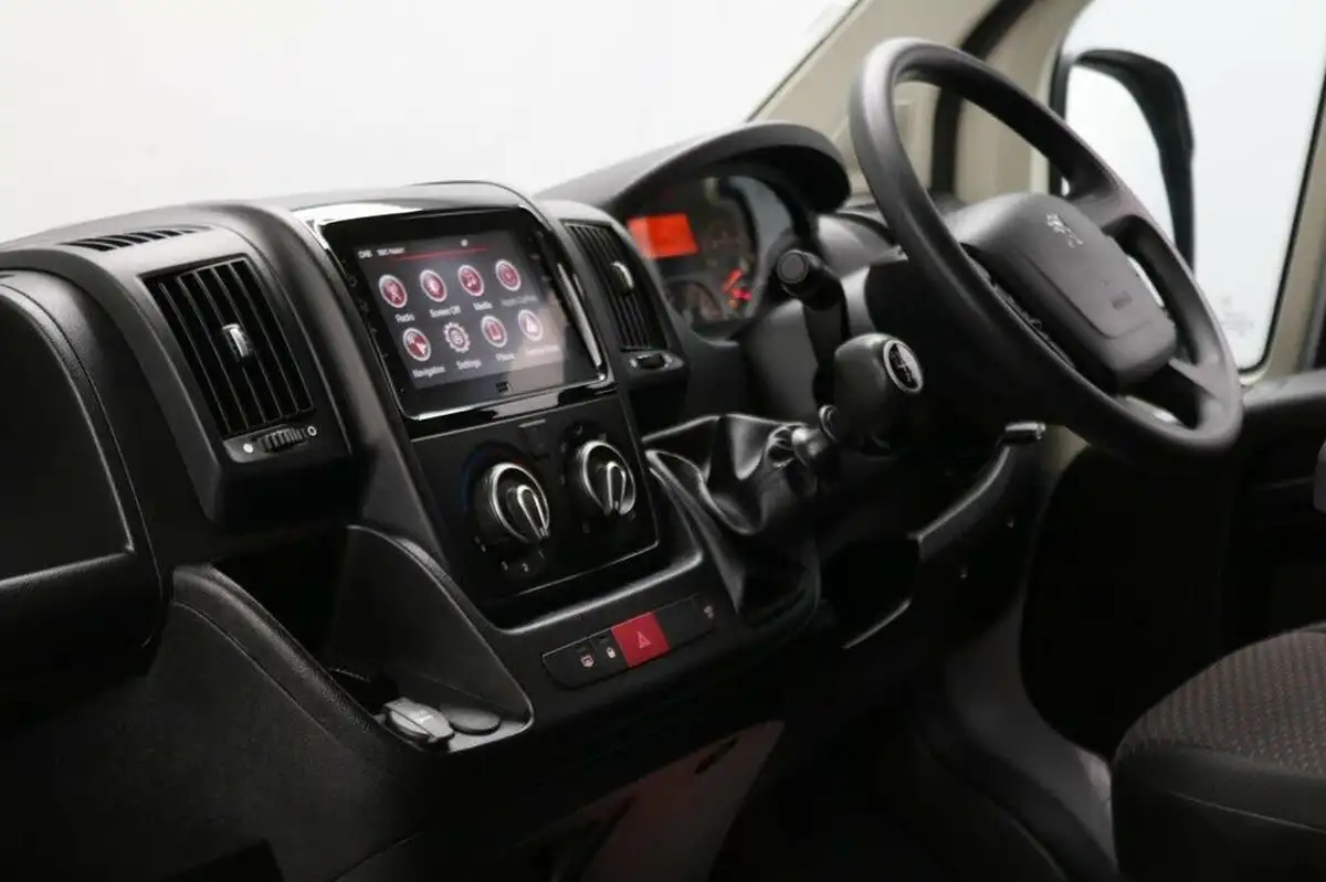 2023-peugeot-boxer-22-bluehdi-professional-premium-435-l4h2-big-1