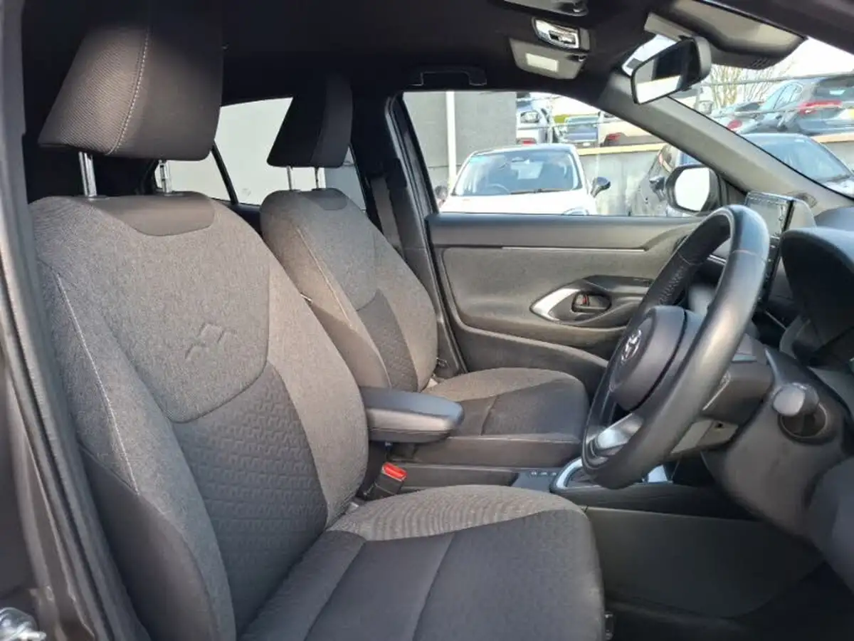 2022-toyota-yaris-15-vvt-i-design-panoramic-roof-big-17