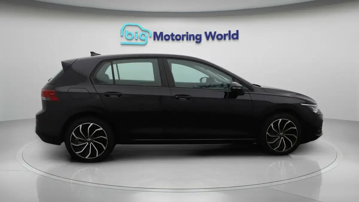 2024-volkswagen-golf-10-tsi-life-hatchback-big-8