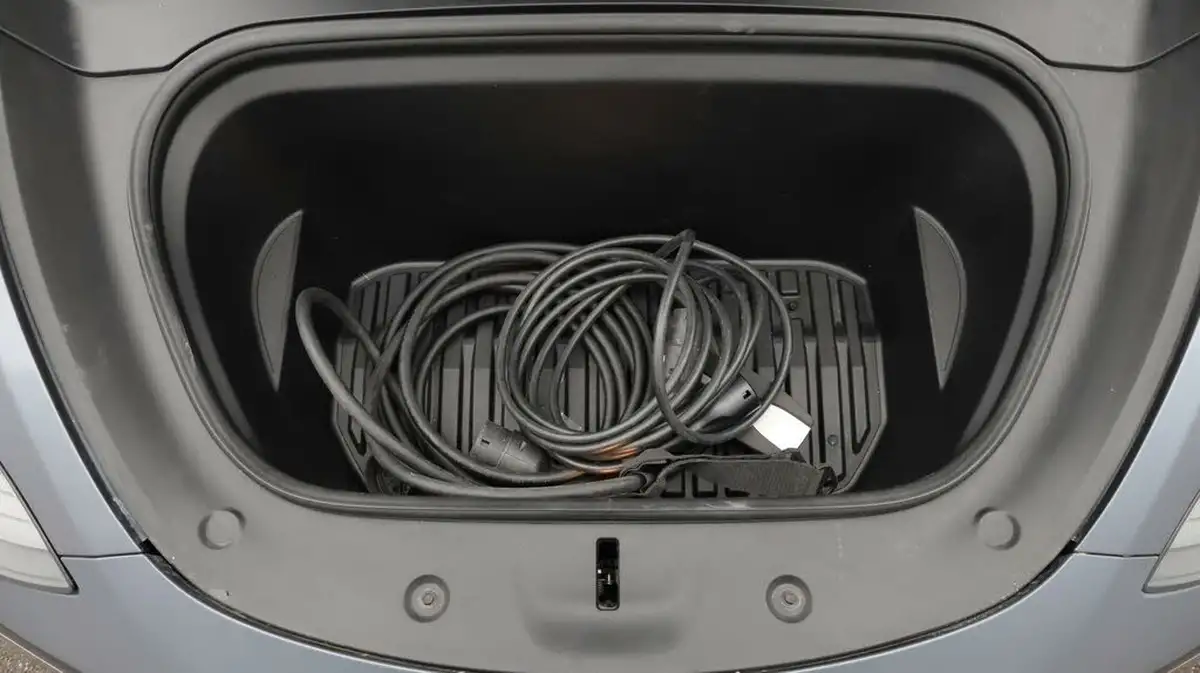 2022-tesla-model-y-e-long-range-big-19