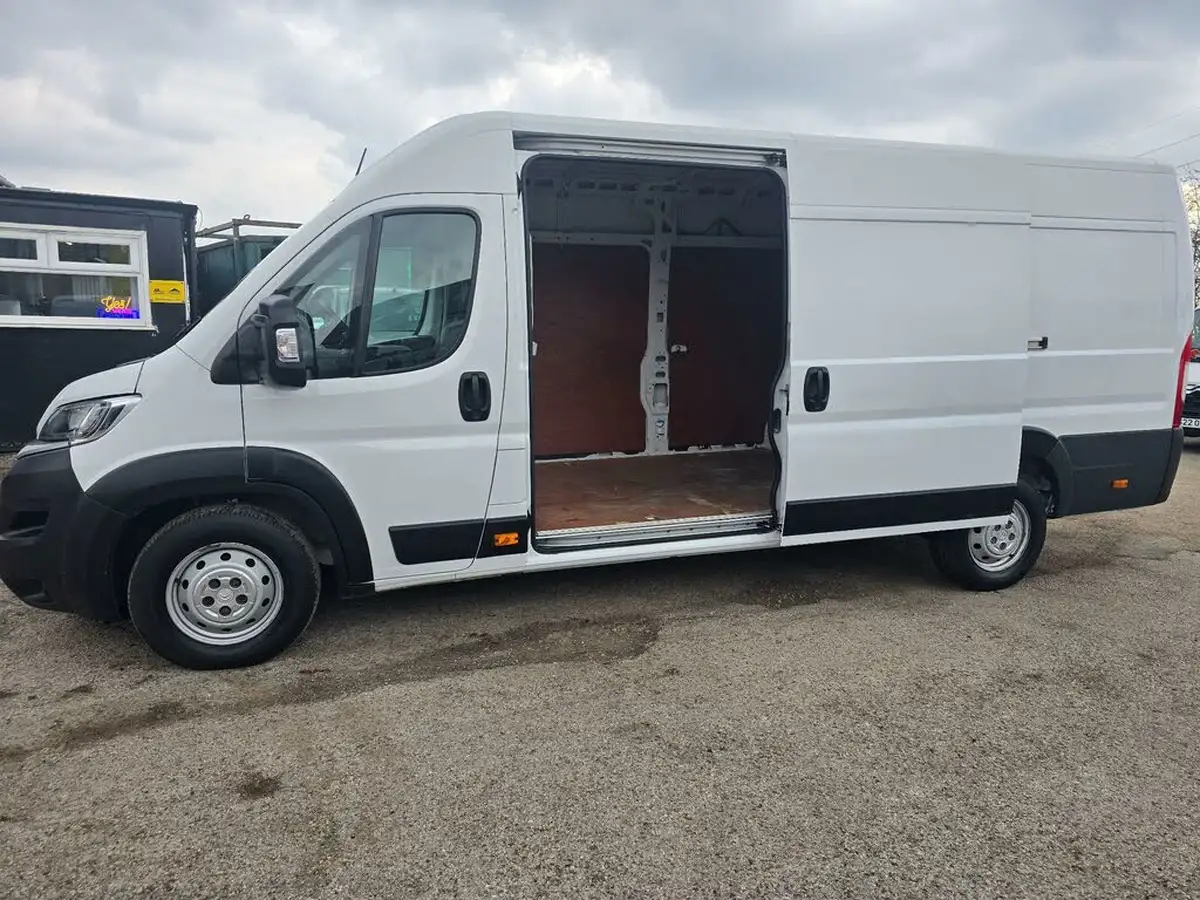 2022-citroen-relay-22bluehdi-35-l4h2-heavy-enterprise-big-14