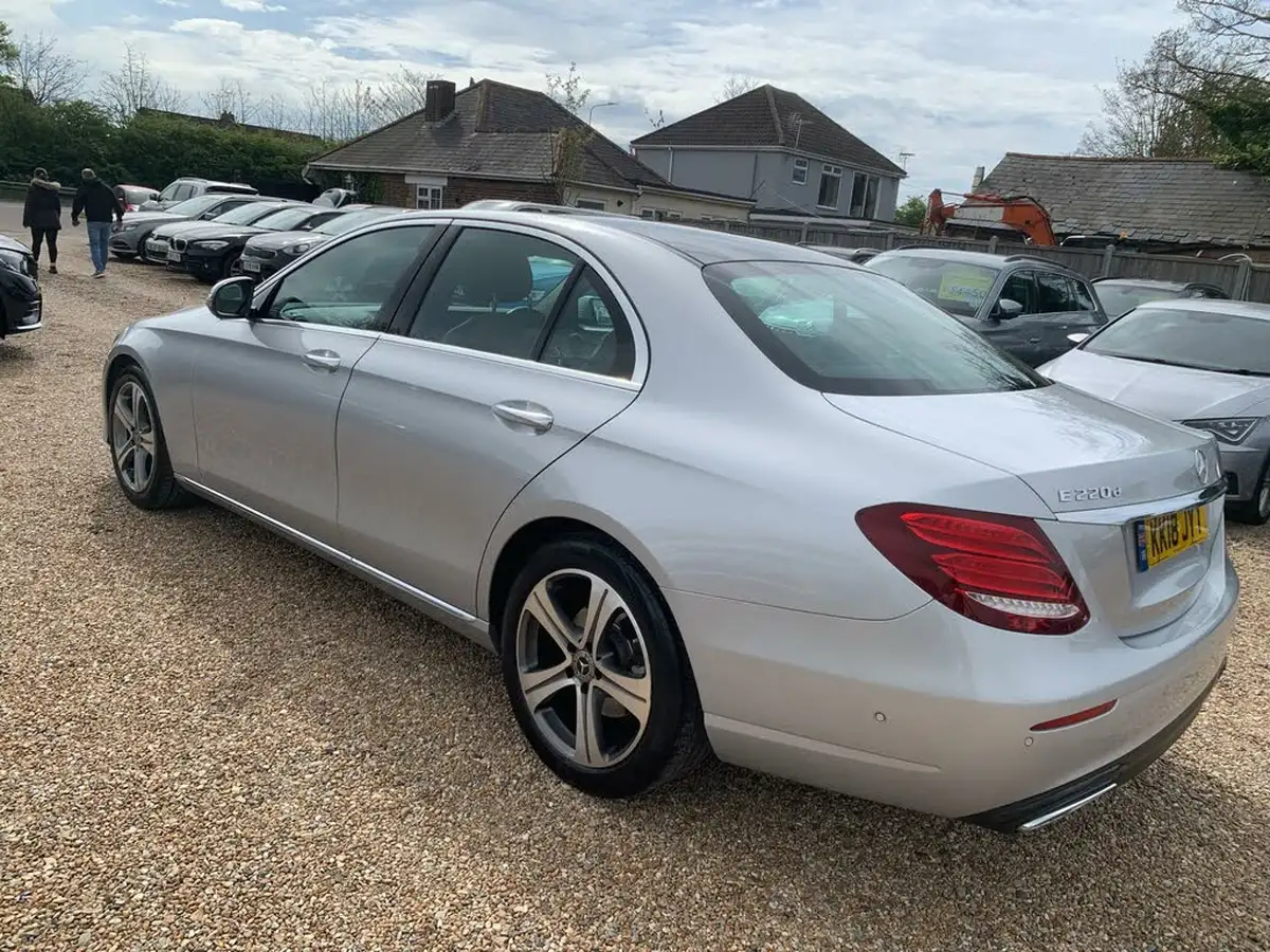 2018-mercedes-benz-e-class-20d-e220d-se-premiumss-saloon-4d-big-4