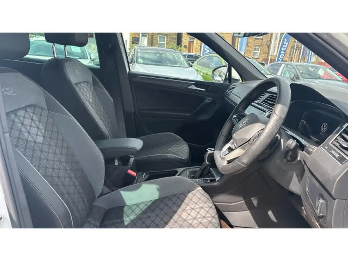 2023-volkswagen-tiguan-15-tsi-r-line-edition-big-14