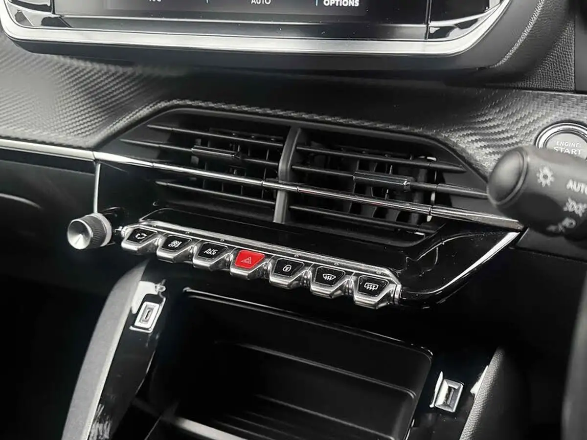 2021-peugeot-2008-suv-e-active-big-32