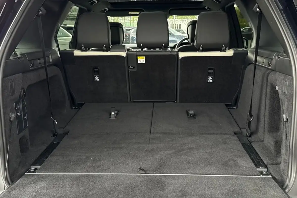 2024-land-rover-discovery-30-d300-dynamic-hse-big-10