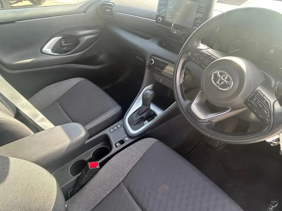 2022-toyota-yaris-15-vvt-i-icon-big-8