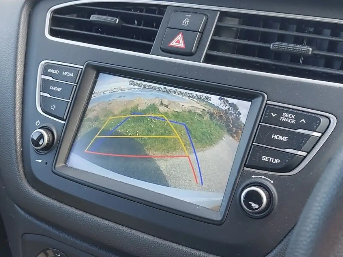 2018-hyundai-i20-12-s-connect-big-15