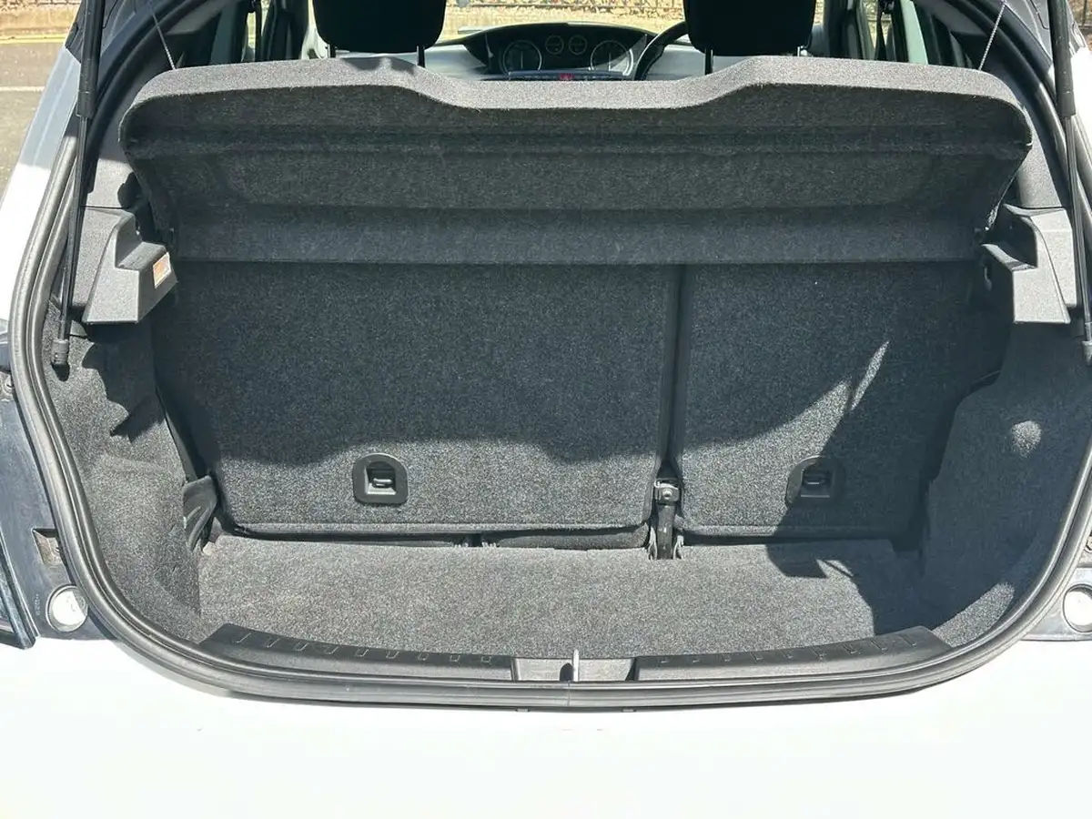 2014-chrysler-ypsilon-12-s-big-17