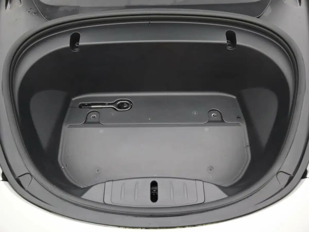 2020-tesla-model-3-e-performance-big-7